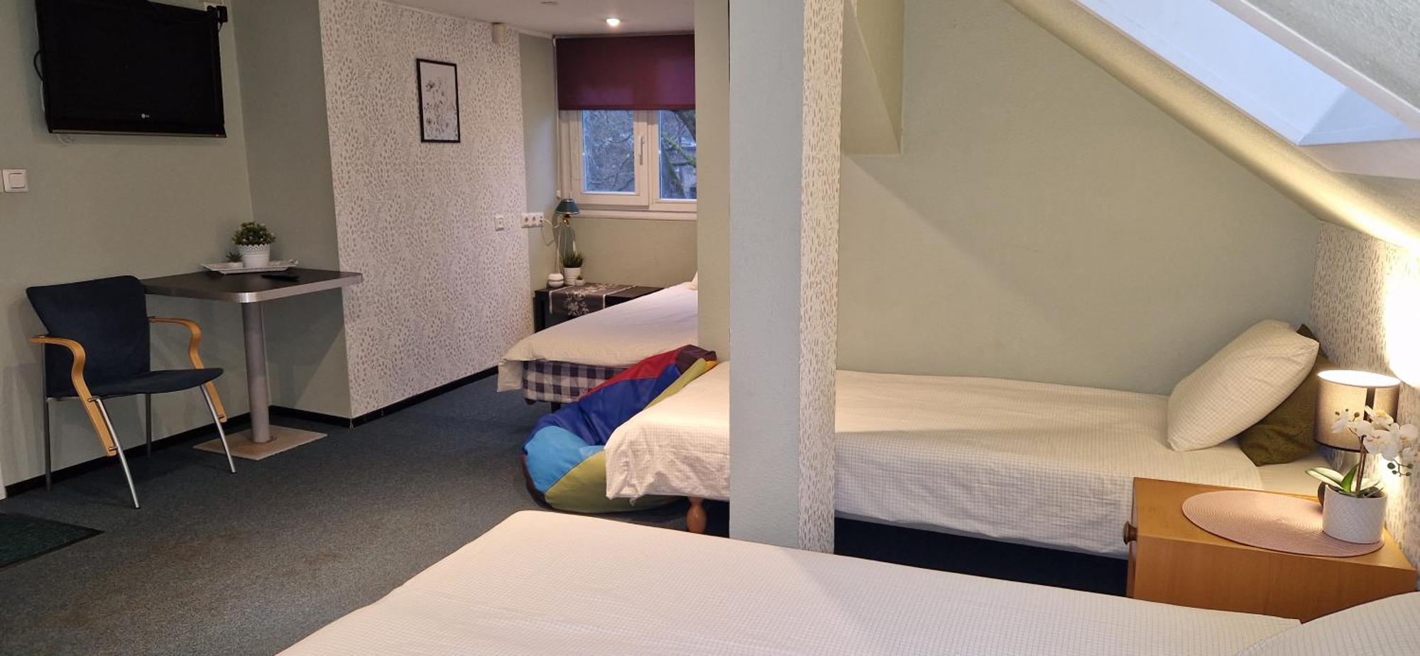Freedom65 Hostel And Caravan Tallinn Exterior foto