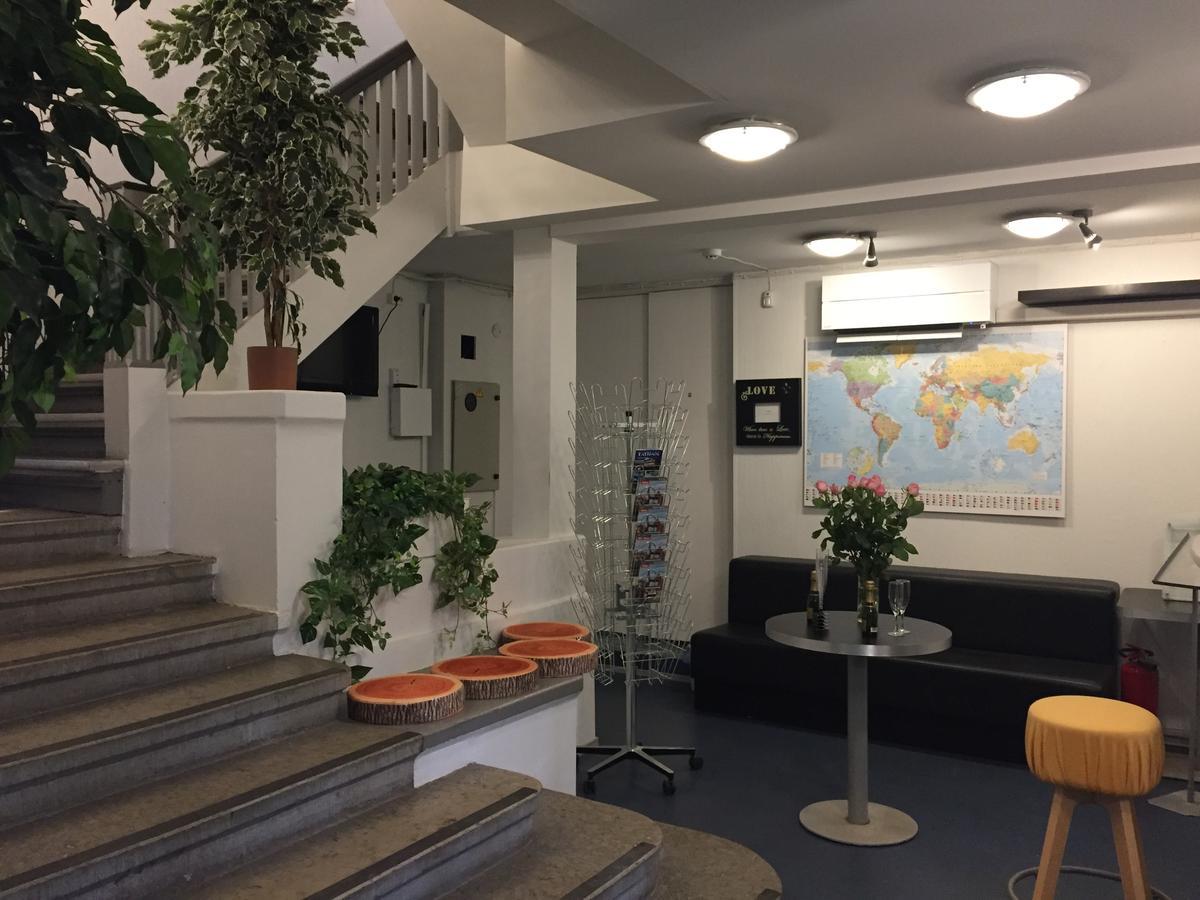 Freedom65 Hostel And Caravan Tallinn Exterior foto