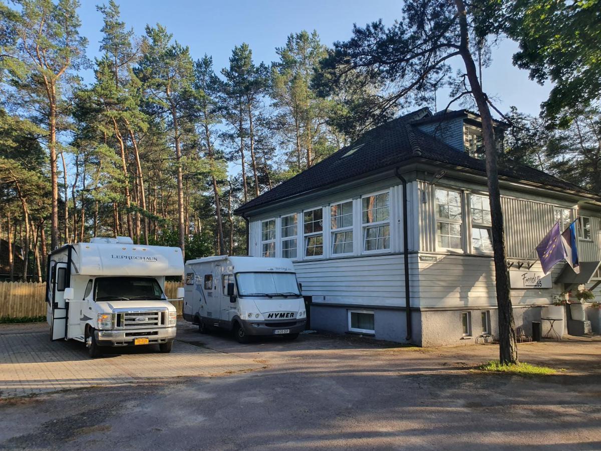 Freedom65 Hostel And Caravan Tallinn Exterior foto